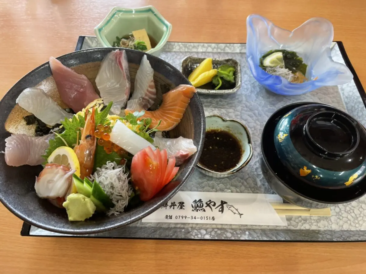 海鮮丼屋 魚魚やす 淡路島の魅力を映像で体験 あわじしまっぷ